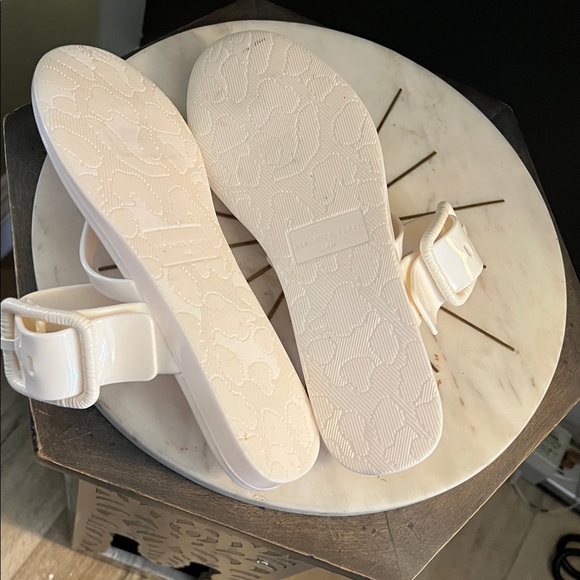 🛑 1 hour sale. Veronica Beard, size 8, off-white Sandals w/ Buckle, like new - Picture 10 of 11